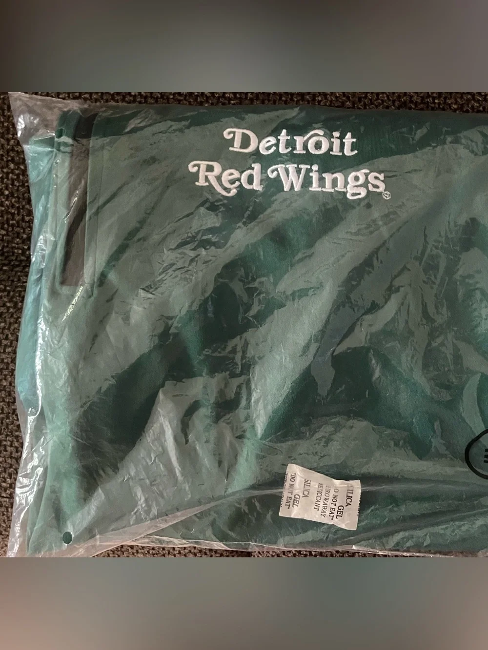 Detroit Red Wings Wayne State Green Quarter-Zip Pullover New in package unisex